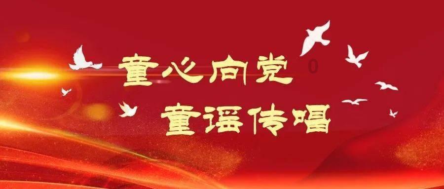 54岁温兆伦携妻女逛街,亲自喂食3岁女儿父爱满满!